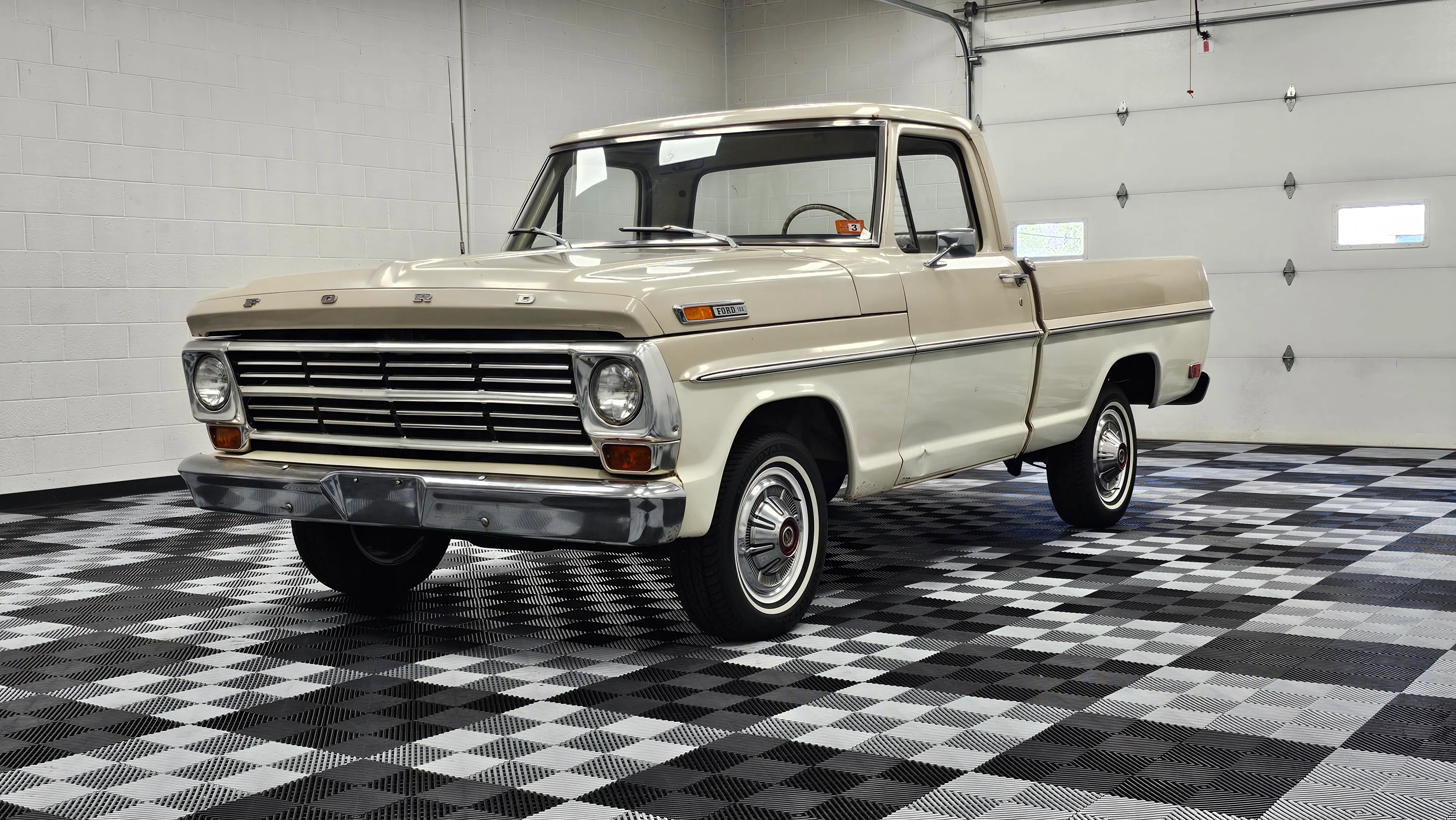 1968 Ford F-100 Custom Cab 3-Speed